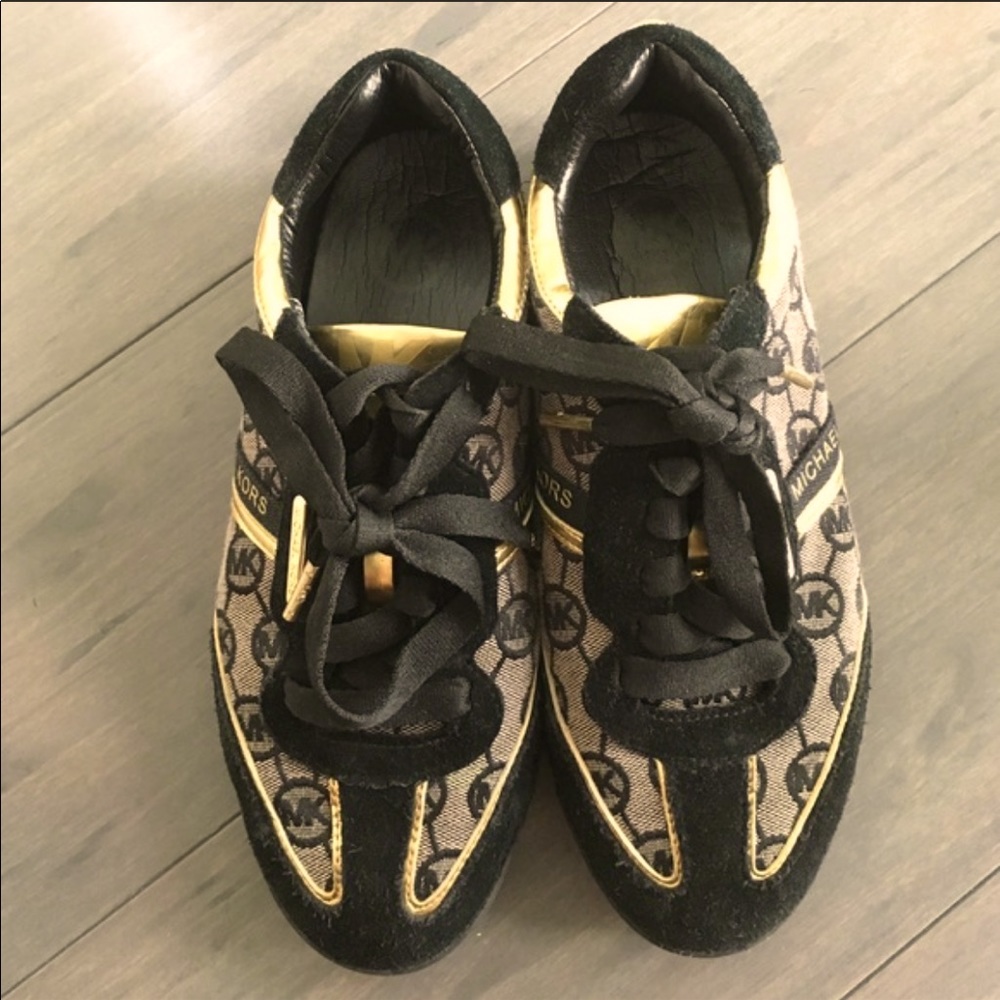 MICHAEL KORS BLACK AND GOLD SNEAKERS